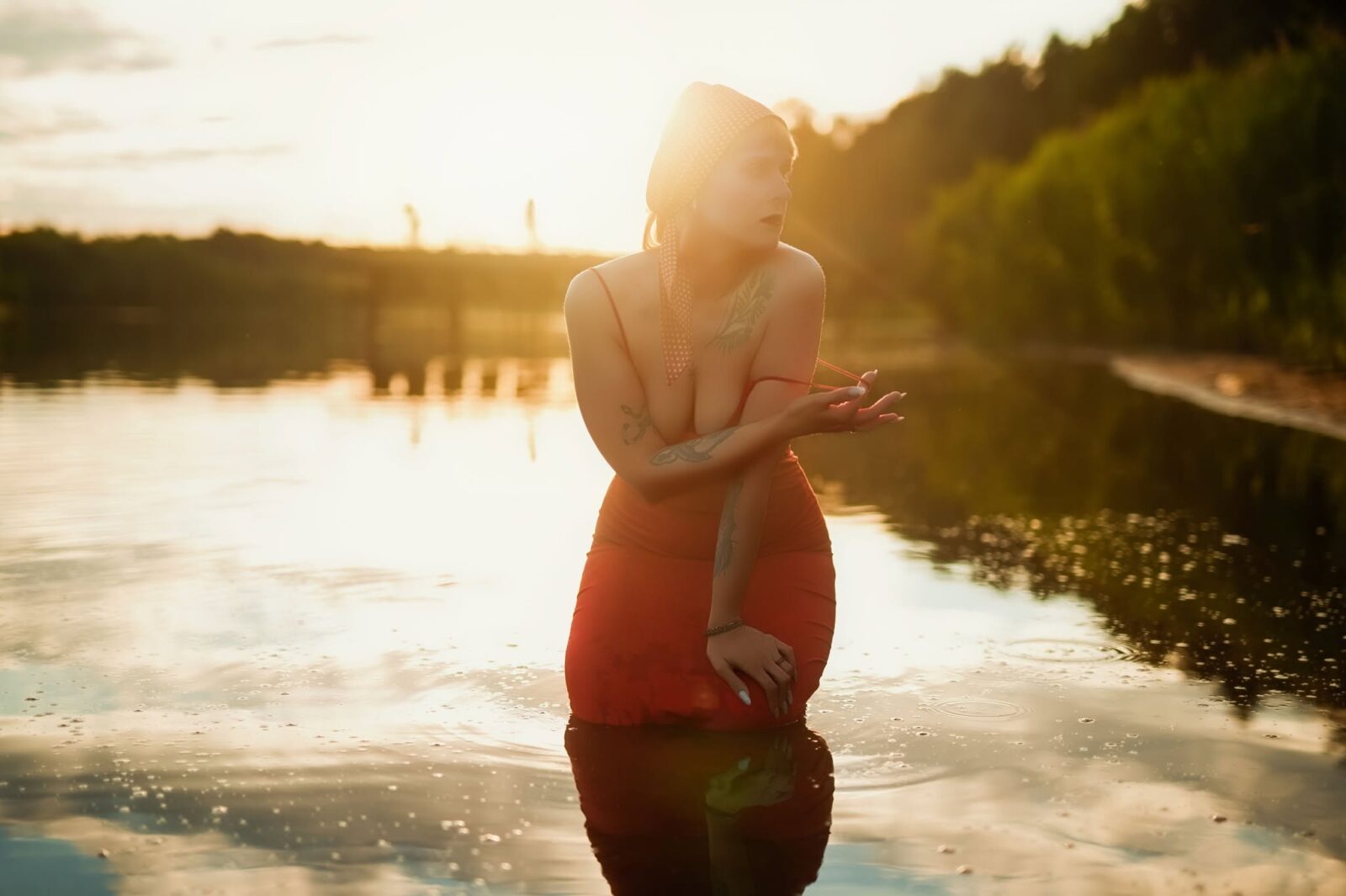 Naturalny portret: Sesja sensualna w jeziorze – Śląsk
