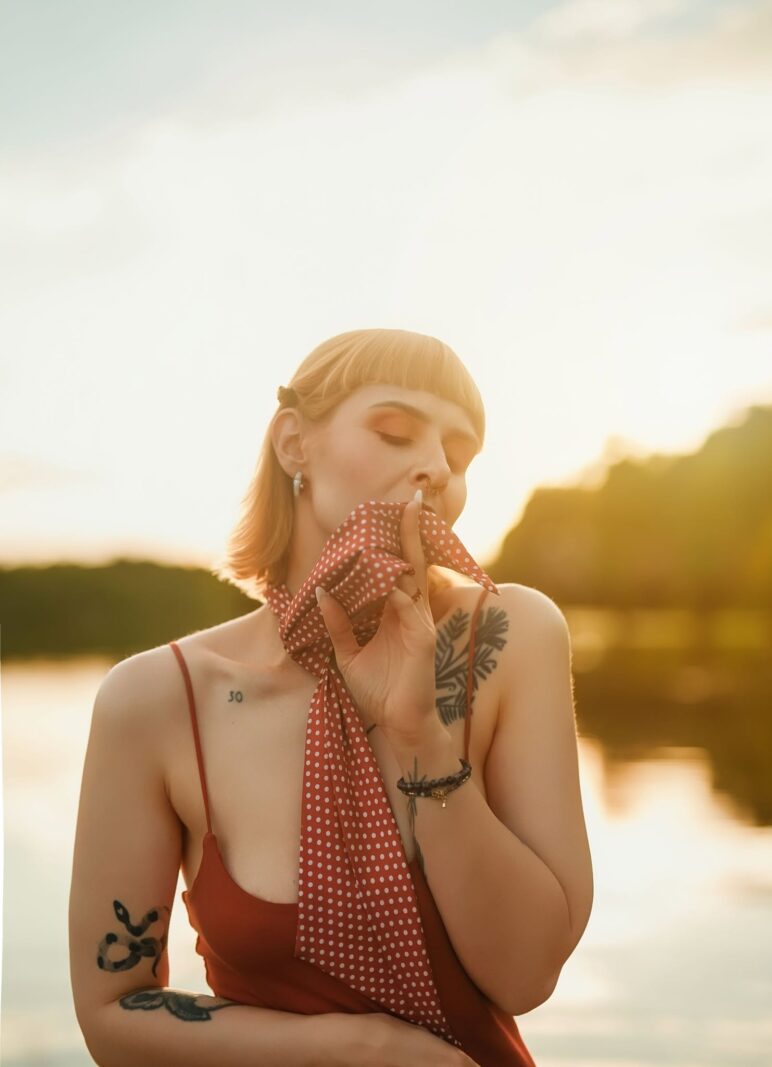 Sesja sensualna w jeziorze podczas sesji zdjęciowej w Śląsk